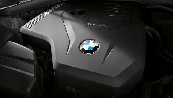 BMW TwinPower Turbo 4-cylinder petrol engine BMW 3 Series gran-limousine G28 2021 BMW TwinPower Turbo 4-cylinder petrol engine BMW 3 Series gran-limousine G28 2021 close-up engine cover