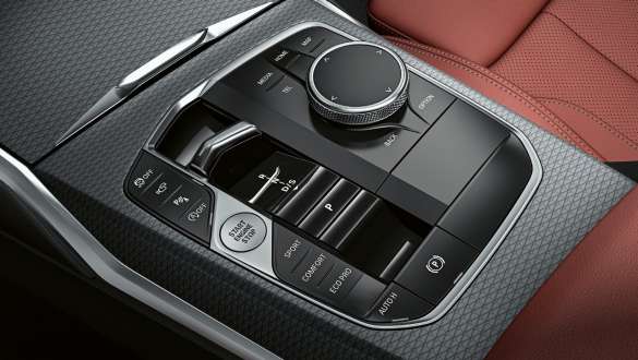 8-speed Steptronic Sport transmission BMW M340i xDrive Sedan 8-speed Steptronic Sport transmission BMW M340i xDrive Sedan G20 Sapphire Black metallic close-up view
