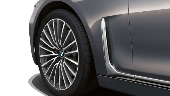 BMW 7 Series Sedan air breather BMW 7 Series Sedan: close-up of air breather
