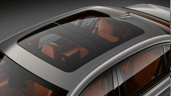 BMW 7 Series Sedan Panorama glass roof BMW 7 Series Sedan: Panorama glass roof from birds-eye perspective
