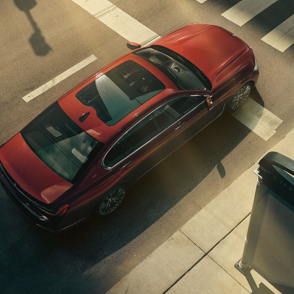 BMW Individual 7 Series Sedan, birds-eye perspective BMW Individual 7 Series Sedan in red in birds-eye perspective