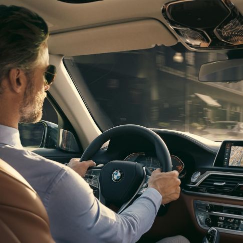 BMW Operating System 7.0 BMW 7 Series Sedan: BMW Operating System 7.0 on Control Display