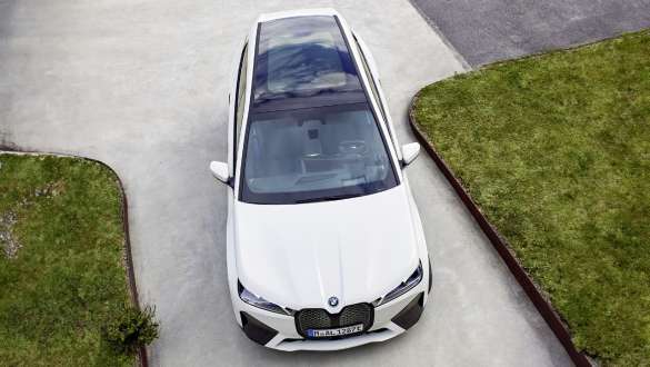 BMW iX i20 electric SUV panorama glass roof BMW iX i20 electric SUV panorama glass roof interior