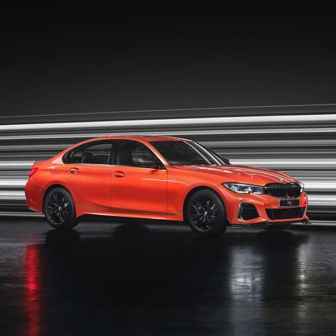 BMW M340i xDrive Double kidney grille BMW M340i xDrive Sedan G20 Sapphire Black metallic close-up view