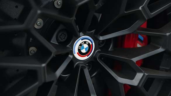 19" M light alloy wheels BMW M340i xDrive Sedan 19" M light alloy wheels BMW M340i xDrive Sedan G20 Sapphire Black metallic close-up view