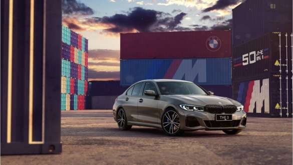 M sport differential BMW M340i xDrive Sedan M sport differential BMW M340i xDrive Sedan G20 Sapphire Black metallic rear view