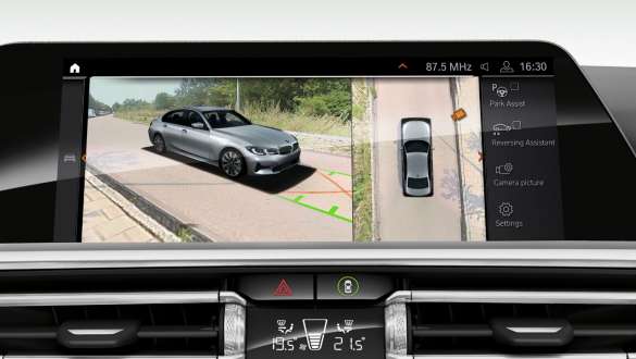 Parking Assistant Plus BMW M340i xDrive Sedan Parking Assistant Plus BMW M340i xDrive Sedan G20 close-up view