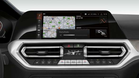 BMW 3 Series, BMW Gesture Control. Frontal close-up of the cockpit display of the BMW 3 Series with BMW Gesture Control.