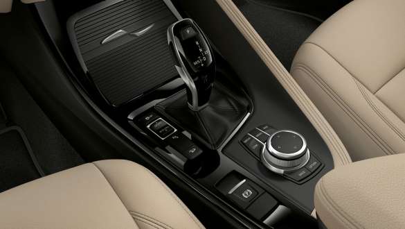 BMW X1, gear lever and central console. BMW X1, close-up of the gear lever in the central console.