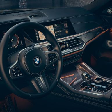 Cockpit with view of 12.3“ Displays. BMW X6 cockpit with view of 12.3“ Displays.