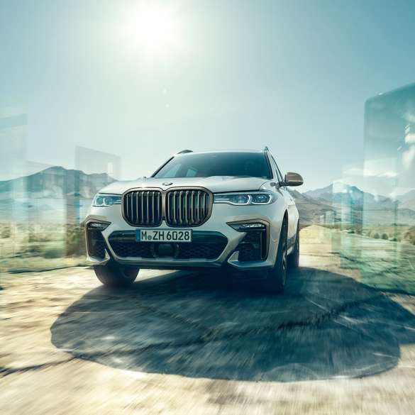 BMW X7 exterior, oblique low-angle-shot BMW X7 exterior: oblique low-angle-shot of the front