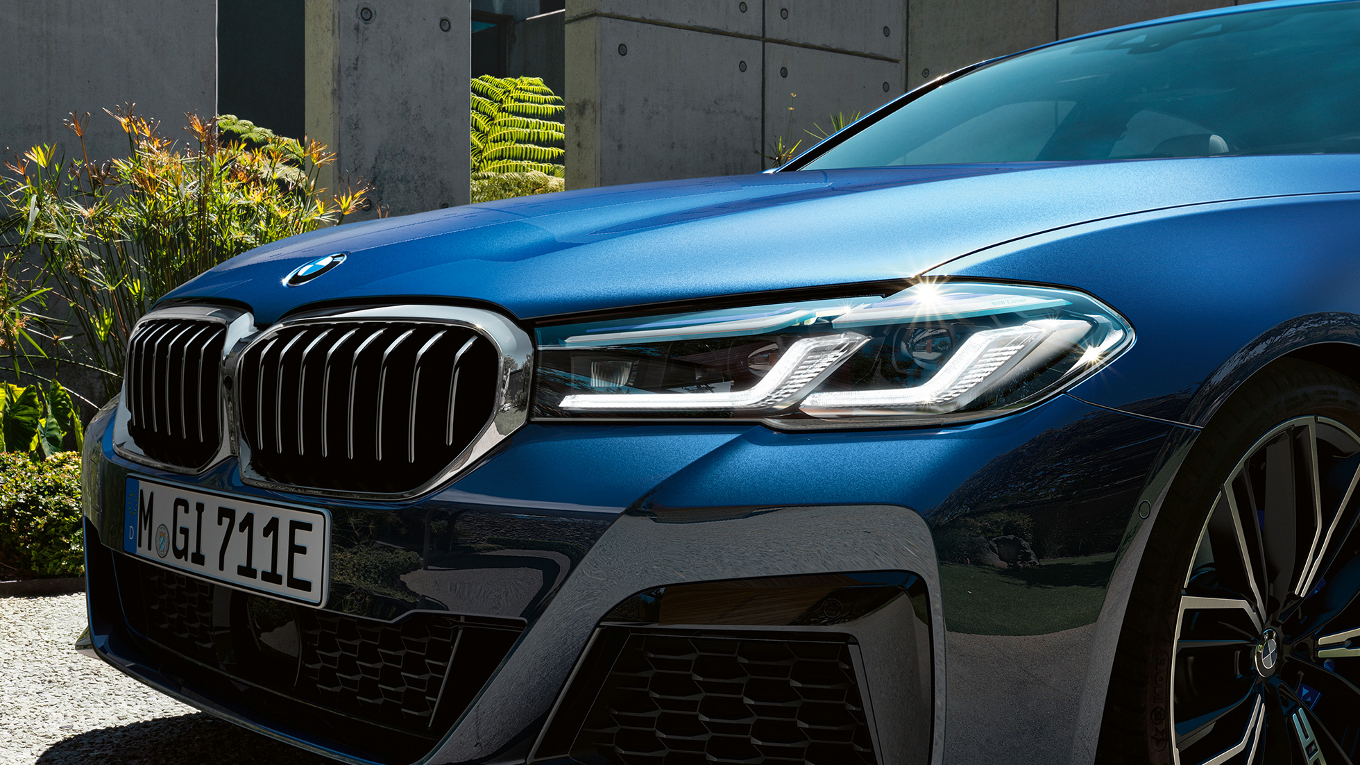BMW Laserlight THE 5 G30 BMW Laserlight THE 5 G30 Facelift 2020 Phytonic Blue close-up front