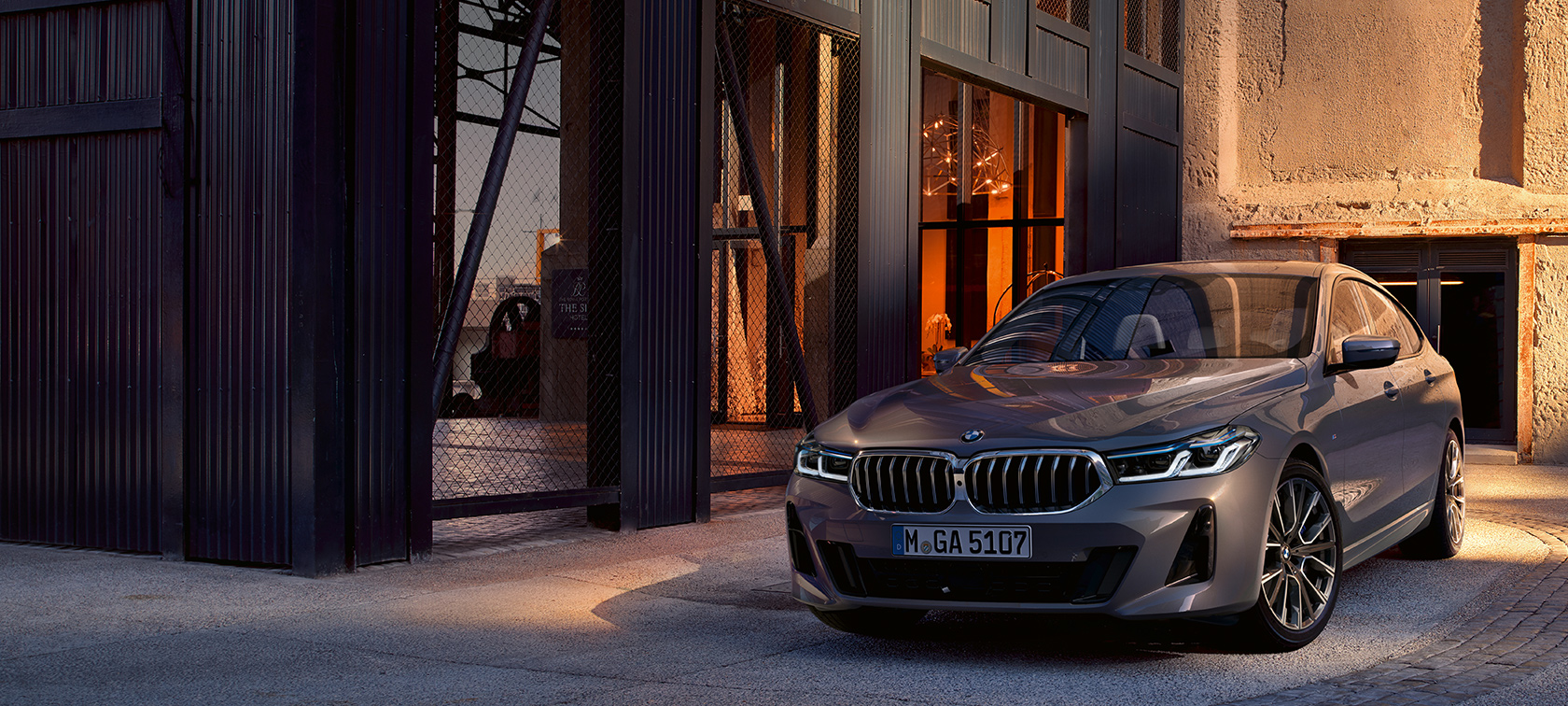 BMW 6 Series BMW 6 Series 640i xDrive Bernina Grey in three-quarter front standing in hall