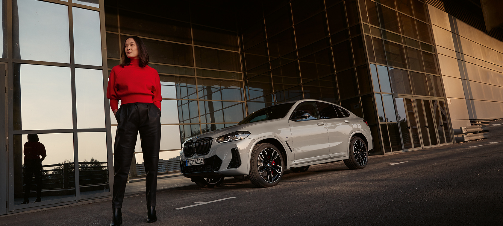 Side view BMW X4 M40i