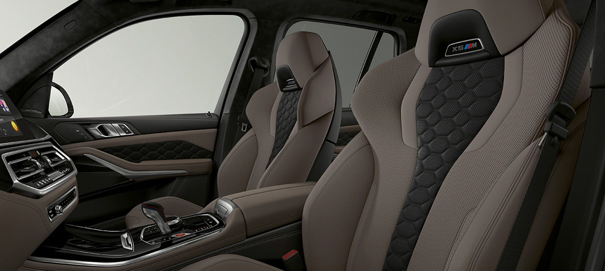 M Multifunctional seats BMW X5 M M Multifunctional seats with X5 M logo BMW X5 M F95 interior