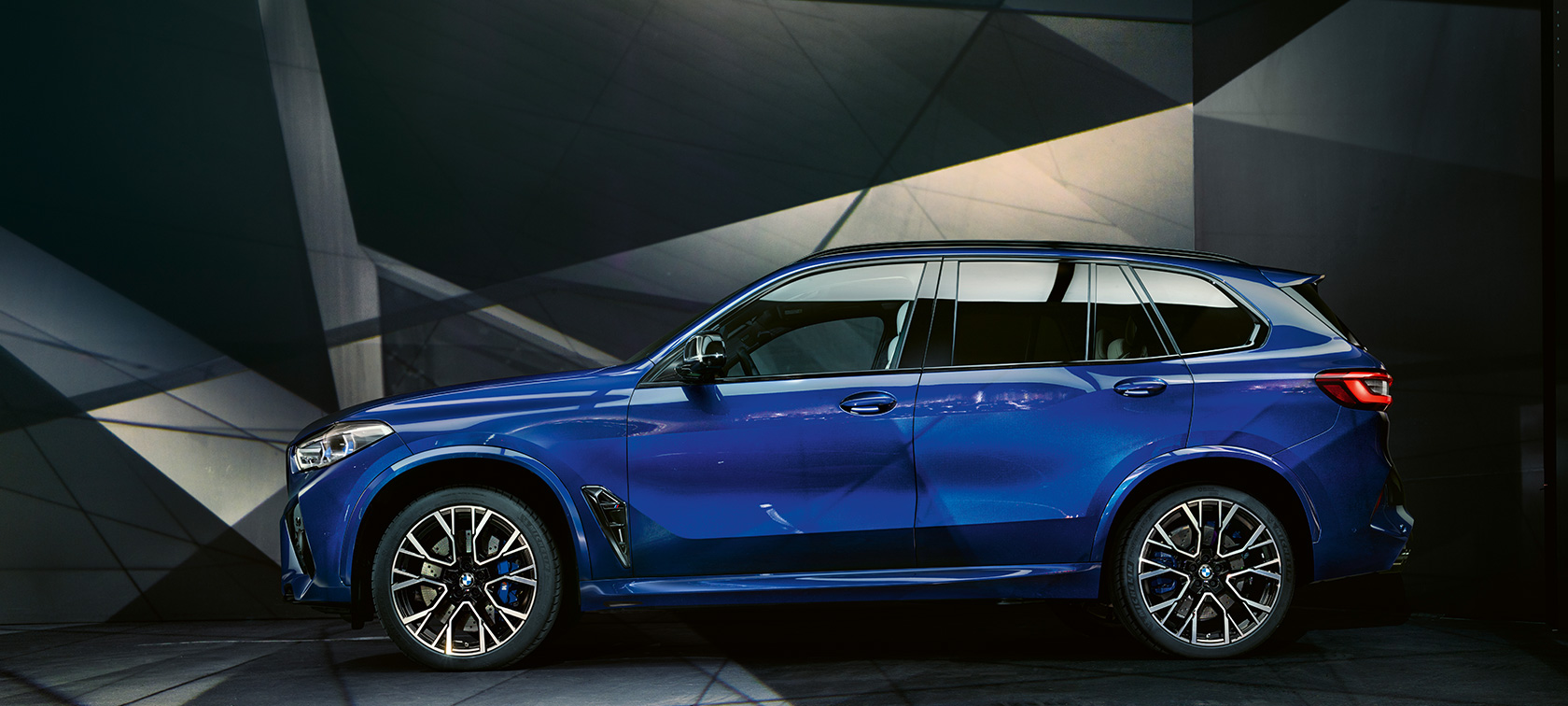 BMW X5 M Competition Marina Bay Blue metallic F95 side view