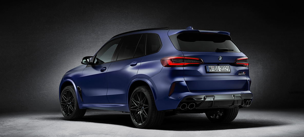 BMW X5 M Competition First Edition F95 2020 BMW Individual special paint work Frozen Marina Bay Blue metallic matte three-quarter rear view BMW X5 M Competition First Edition F95 2020 BMW Individual special paint work Frozen Marina Bay Blue metallic matte three-quarter rear view