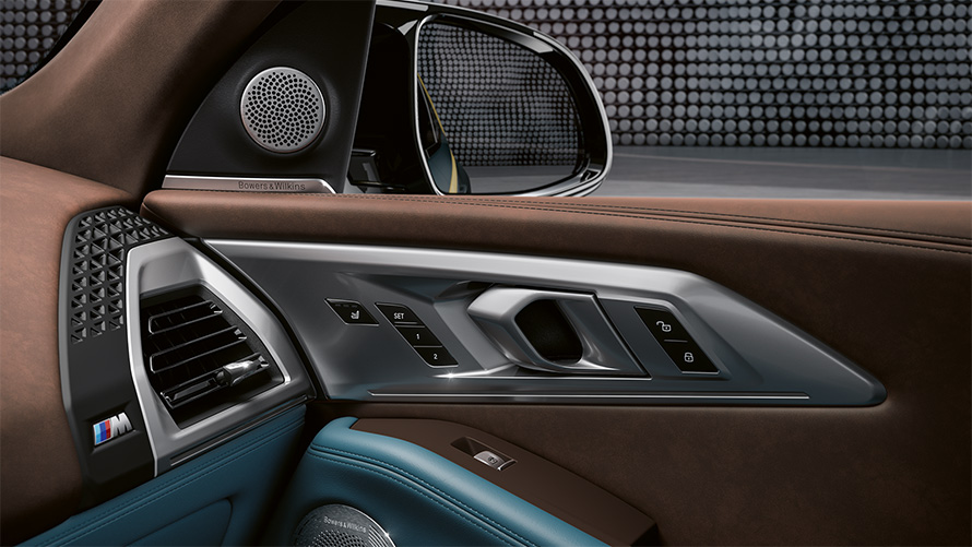 Elegant, two-tone door design with Vintage leather and integrated Bowers & Wilkins Diamond Surround Sound System.