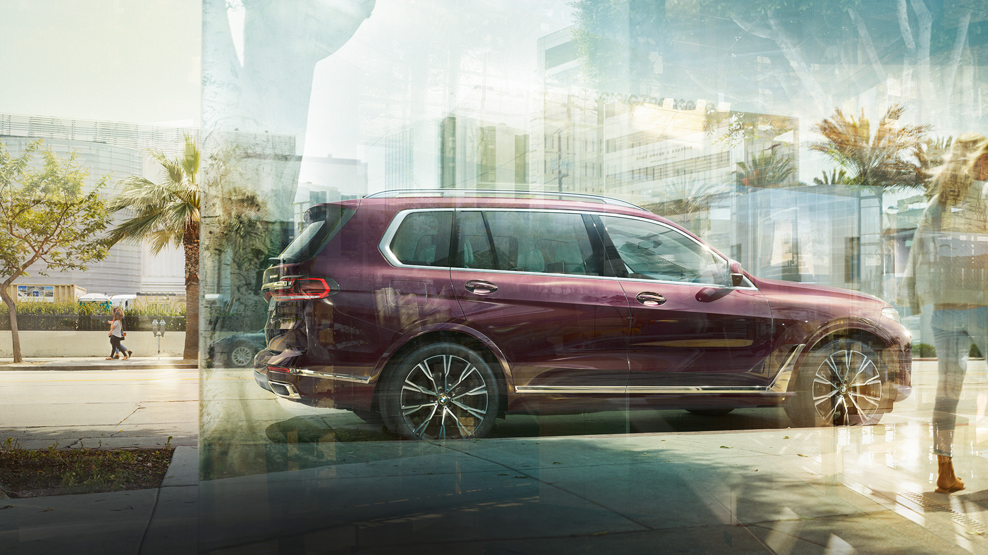 BMW Individual X7 40i xDrive, side view Standing BMW X7 in Ametrin metallic in side view