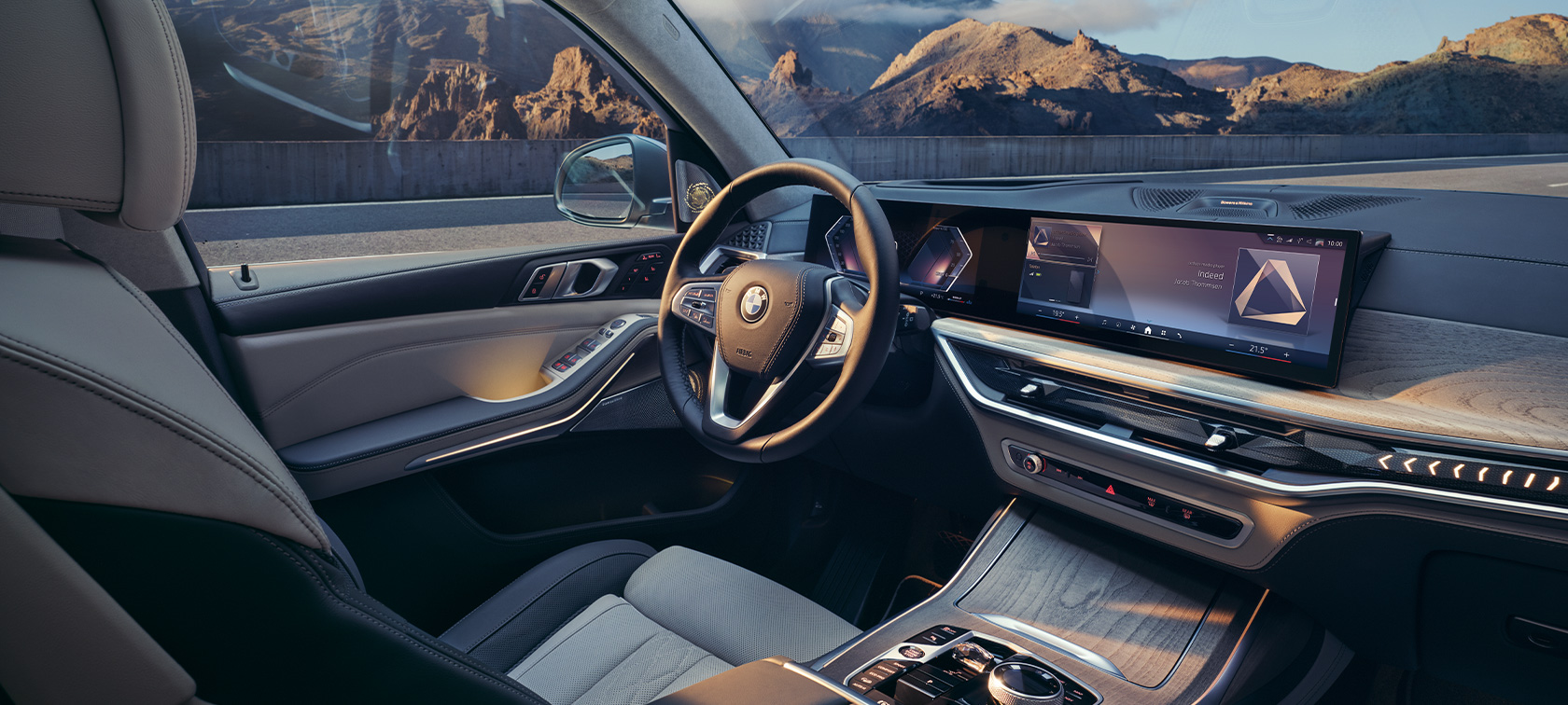 https://www.bmw.in/content/dam/bmw/common/all-models/x-series/x7/2022/highlights/bmw-x-series-x7-cp-innovation-desktop.jpg