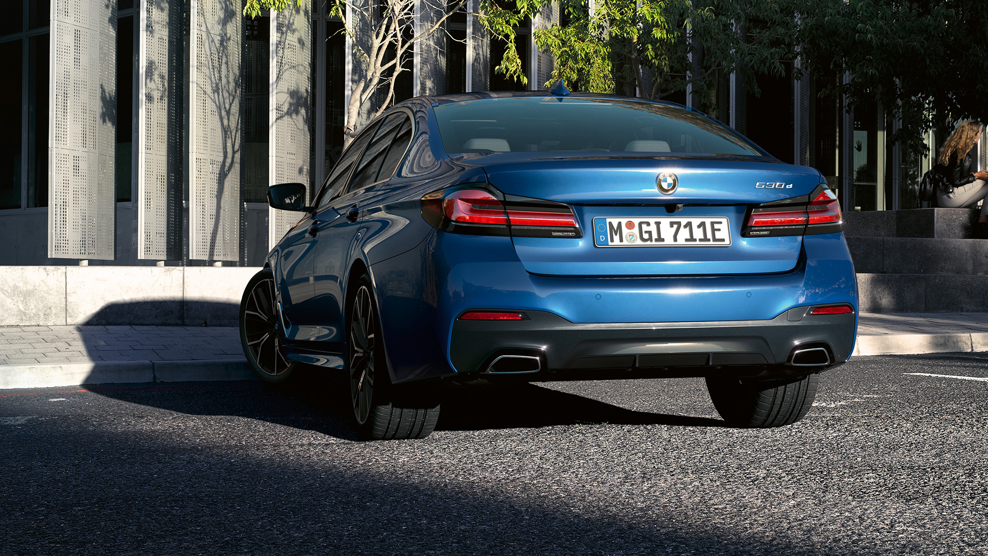 Rear apron THE 5 G30 Free-form exhaust pipes THE 5 G30 Facelift 2020 Phytonic Blue close-up rear