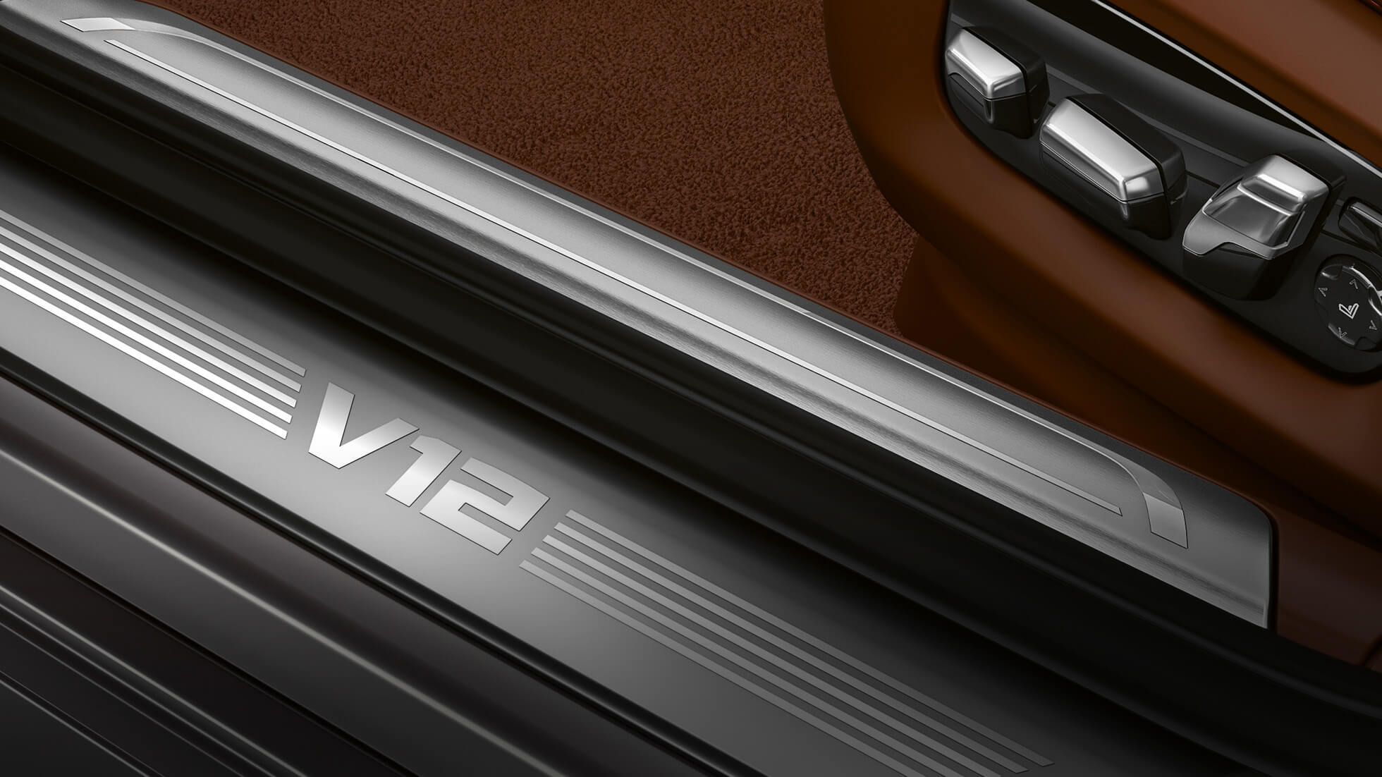 BMW entry sill with V12 lettering BMW M760Li xDrive: close-up of the entry sill with V12 lettering