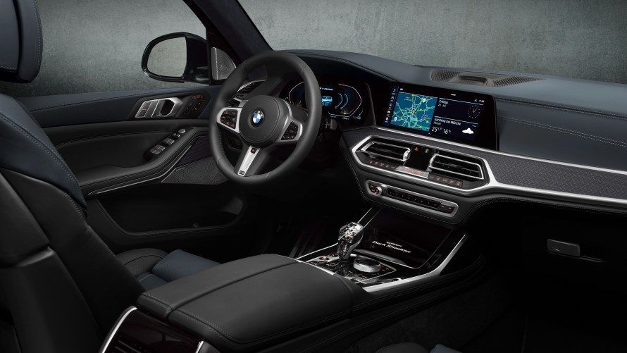 BMW X7 Dark Shadow Edition