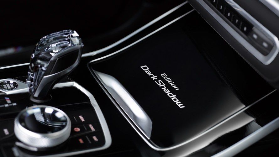 BMW X7 Dark Shadow Edition