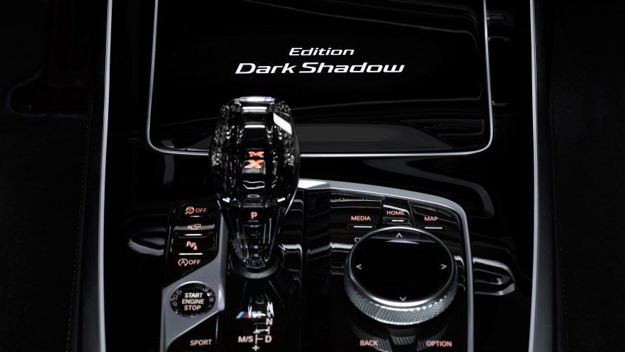 BMW X7 Dark Shadow Edition