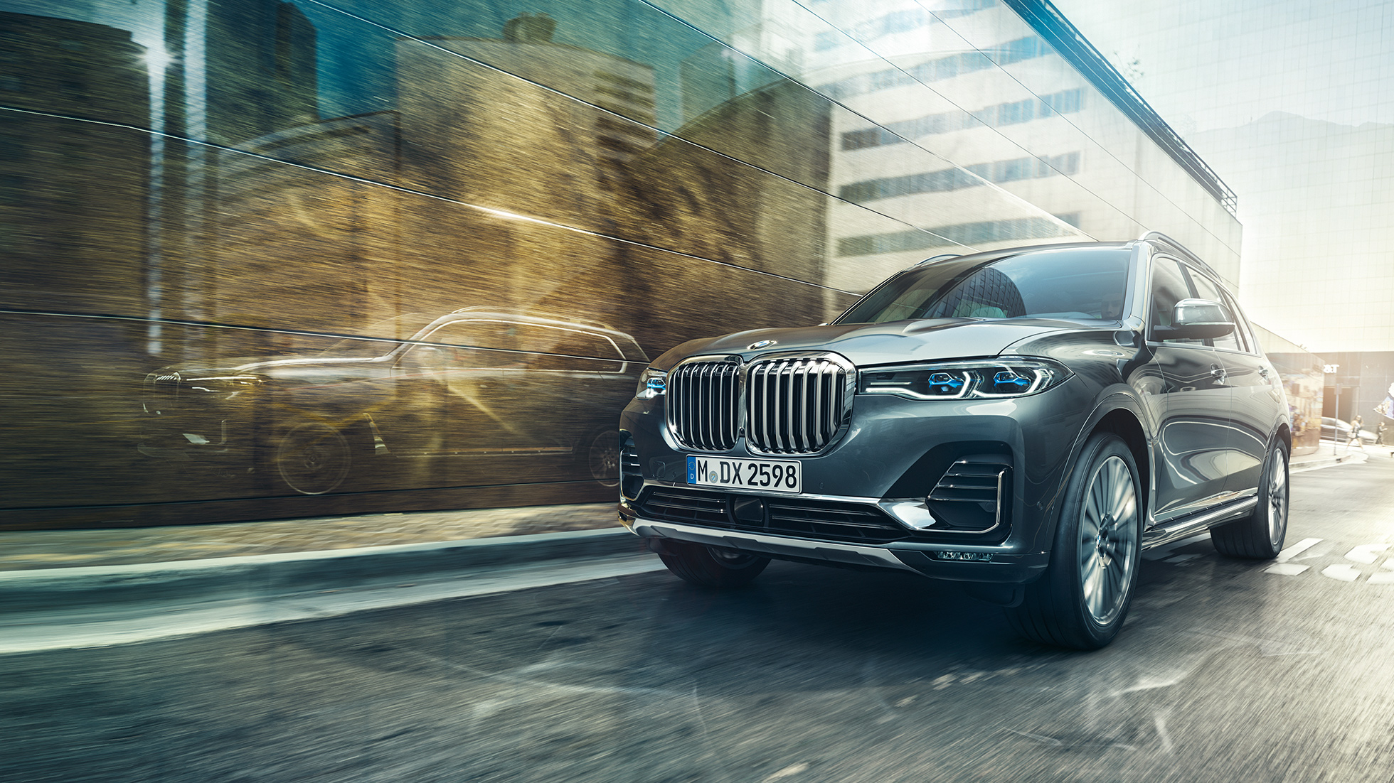 BMW X7 exterior, oblique low-angle-shot BMW X7 exterior: oblique low-angle-shot of the front